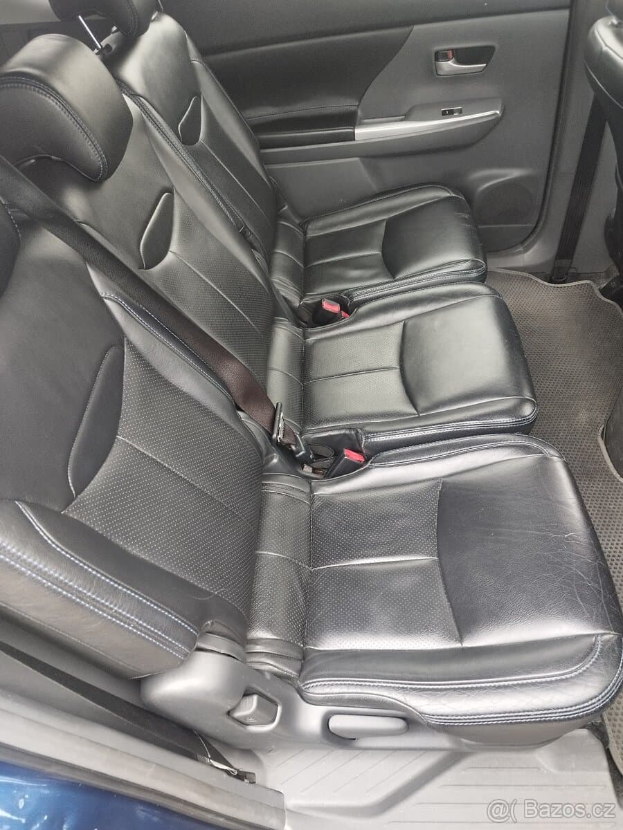 2013 Toyota PRIUS - 11