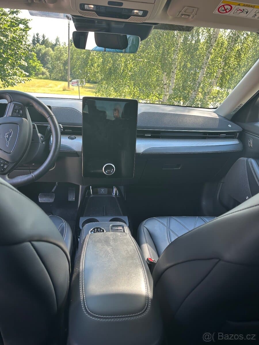 2022 Ford MUSTANG - 11