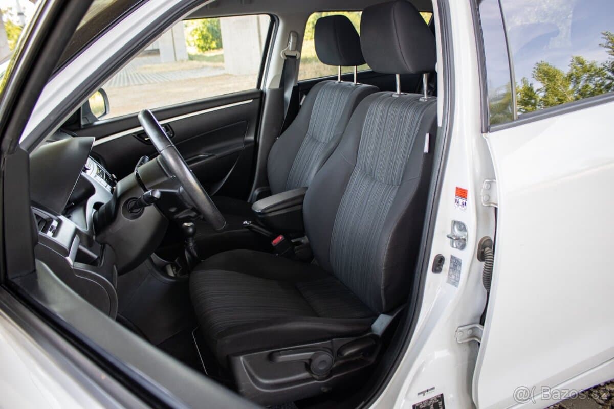 2015 Suzuki SWIFT - 11