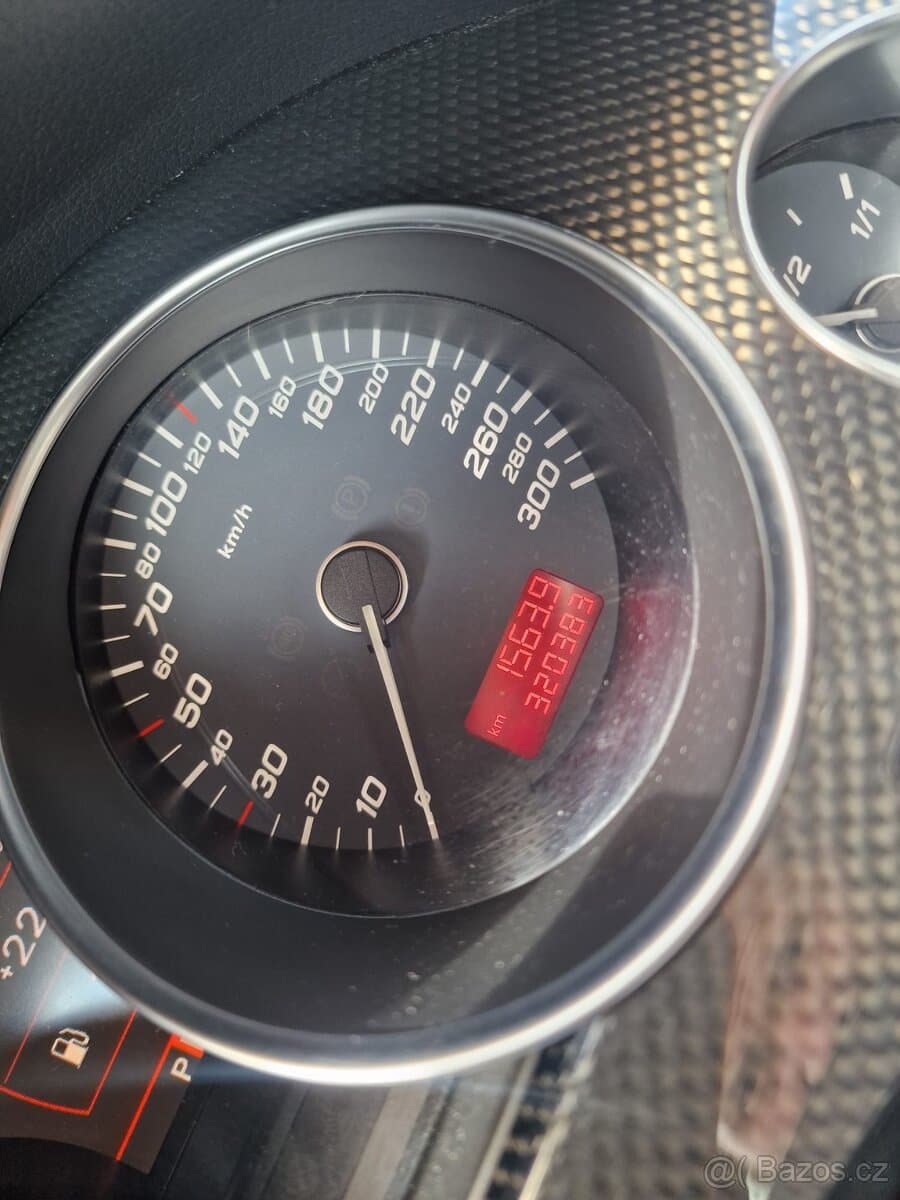 2006 Audi S8 - 11