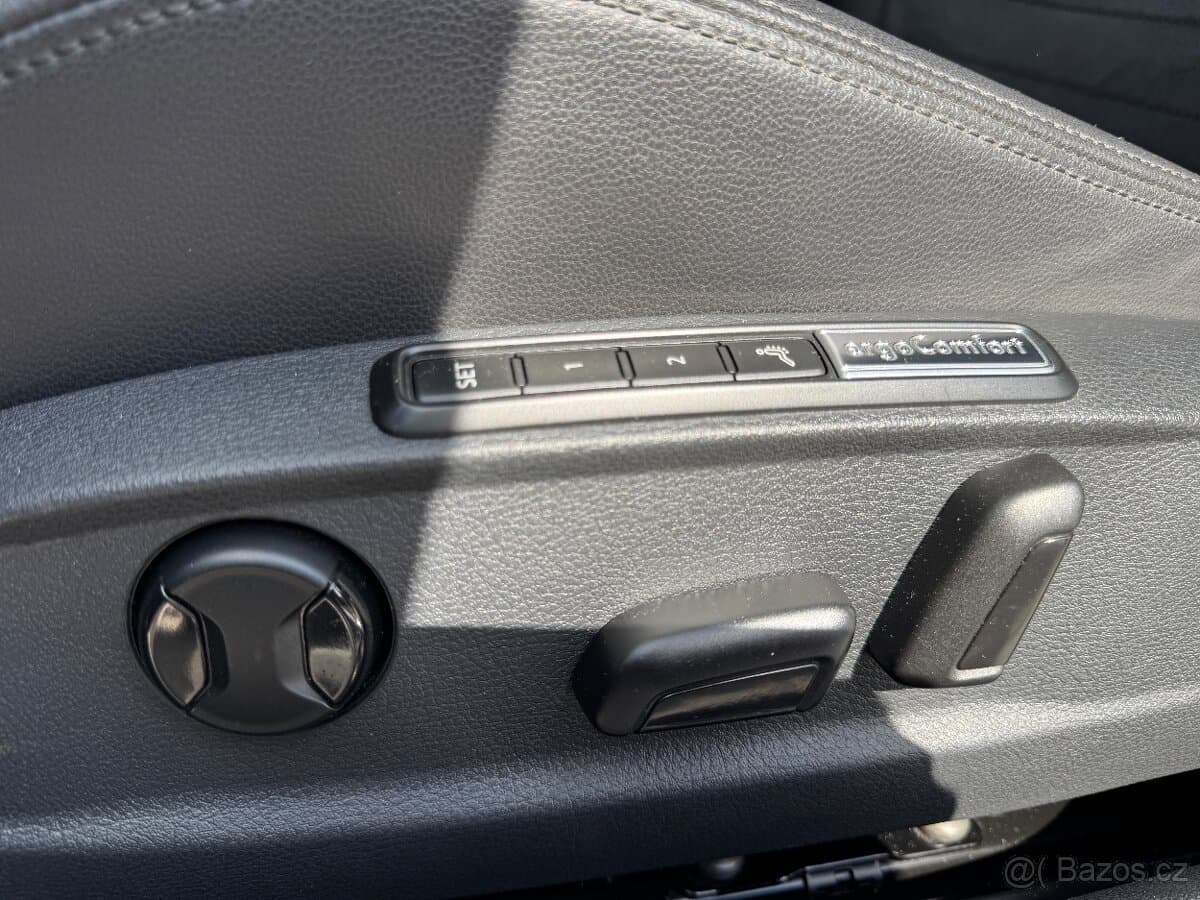 2018 Volkswagen PASSAT - 11