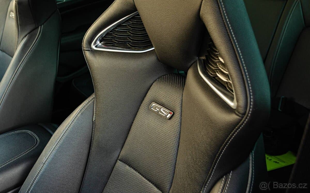 2020 Opel INSIGNIA - 11