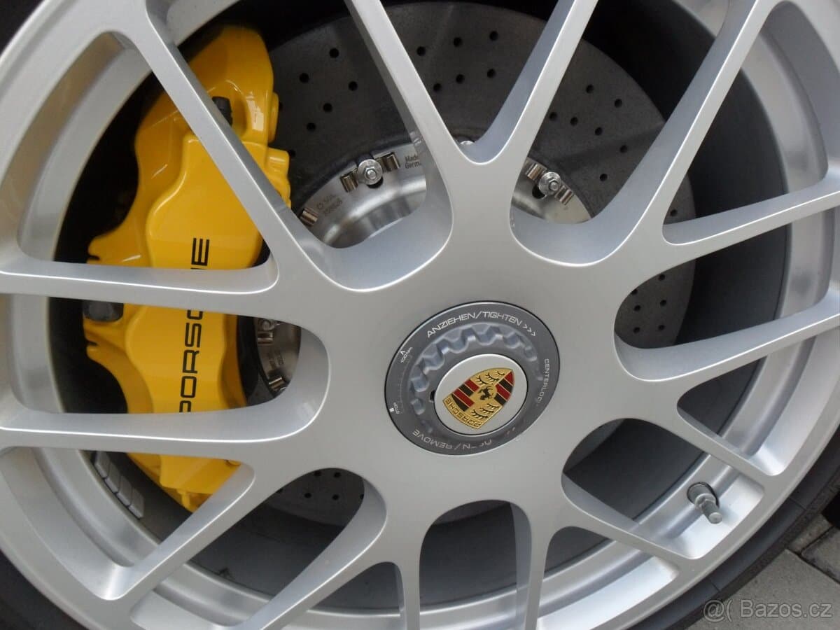 2012 Porsche 911 - 11