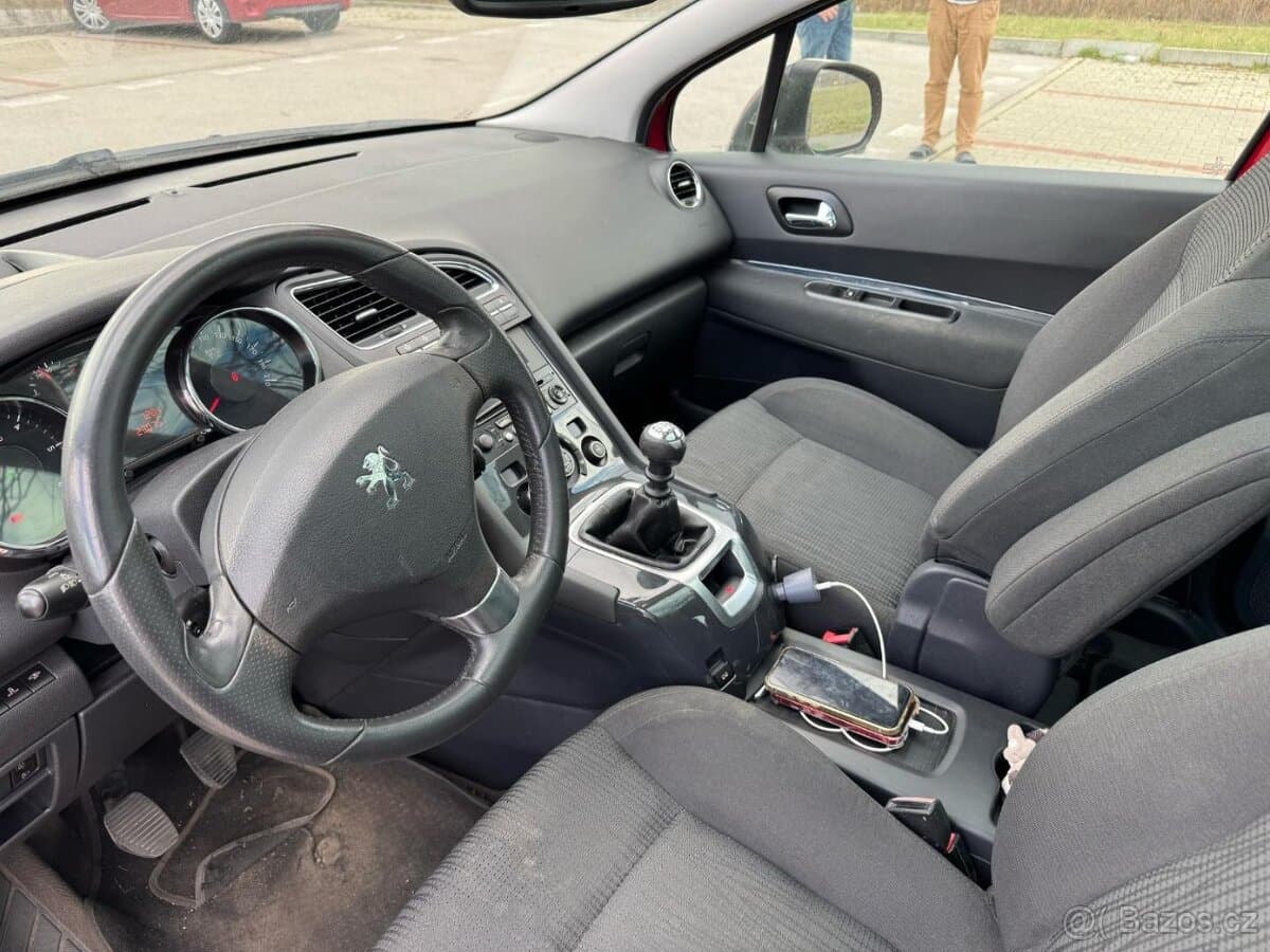 2012 Peugeot 5008 - 11