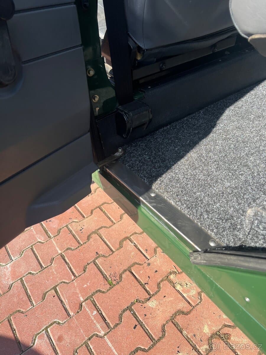 2001 Land Rover DEFENDER - 11