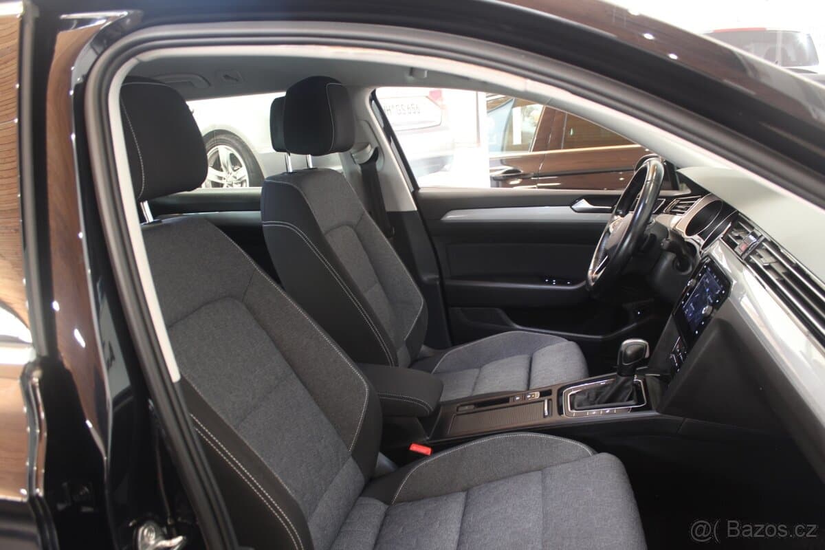 2023 Volkswagen PASSAT - 11