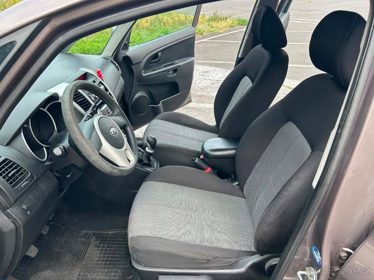 2011 Kia VENGA - 11