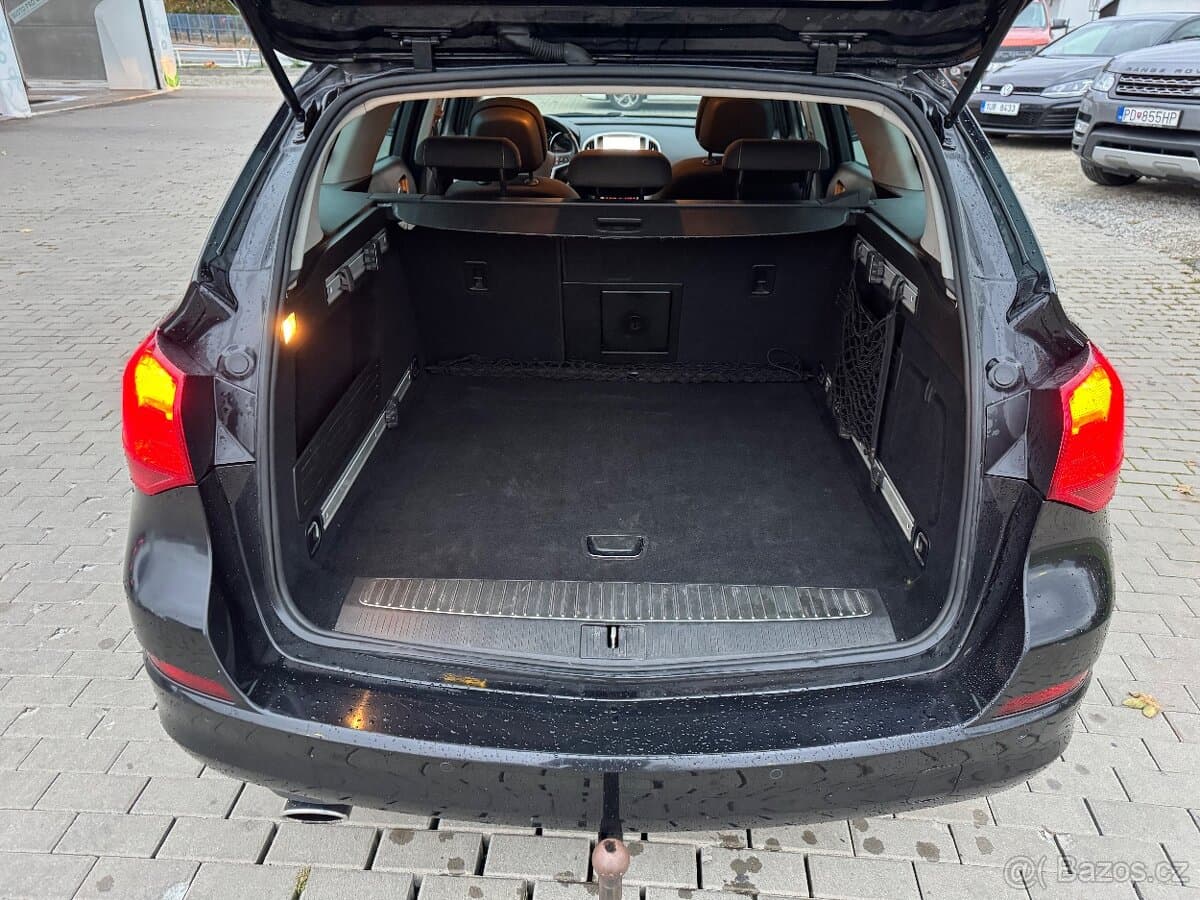 2011 Opel ASTRA - 11