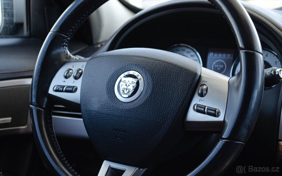 2008 Jaguar XF - 11