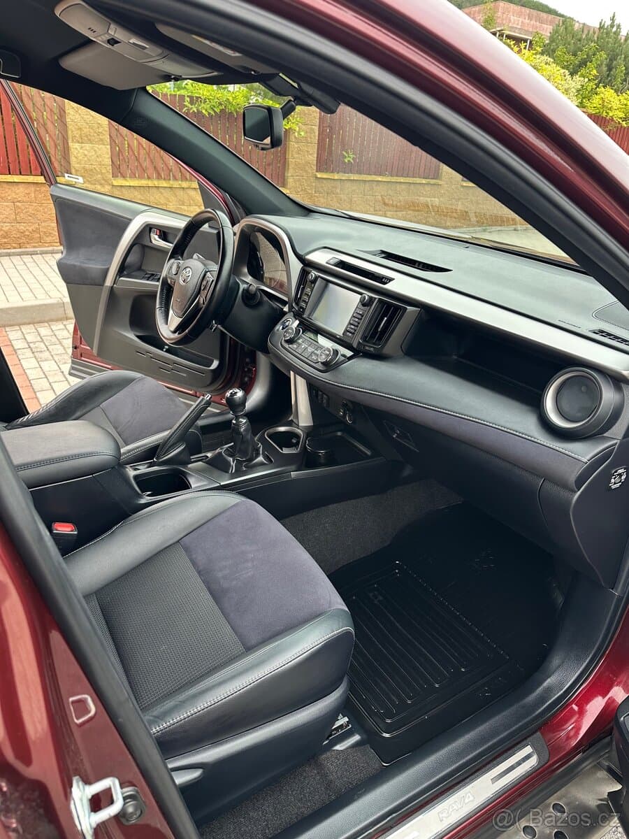 2017 Toyota RAV4 - 11