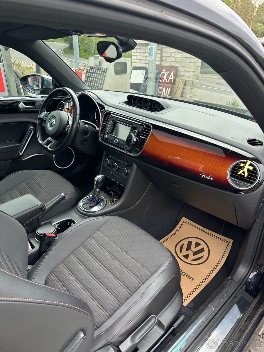2013 Volkswagen BEETLE - 11
