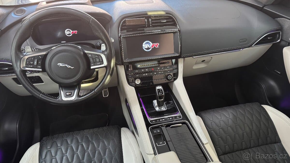 2020 Jaguar F-PACE - 11