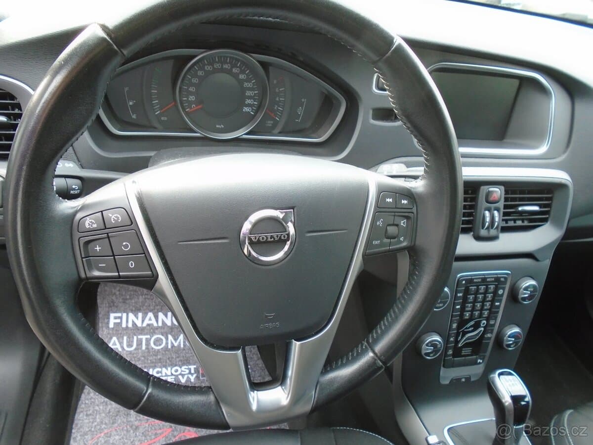 2019 Volvo V40 - 11