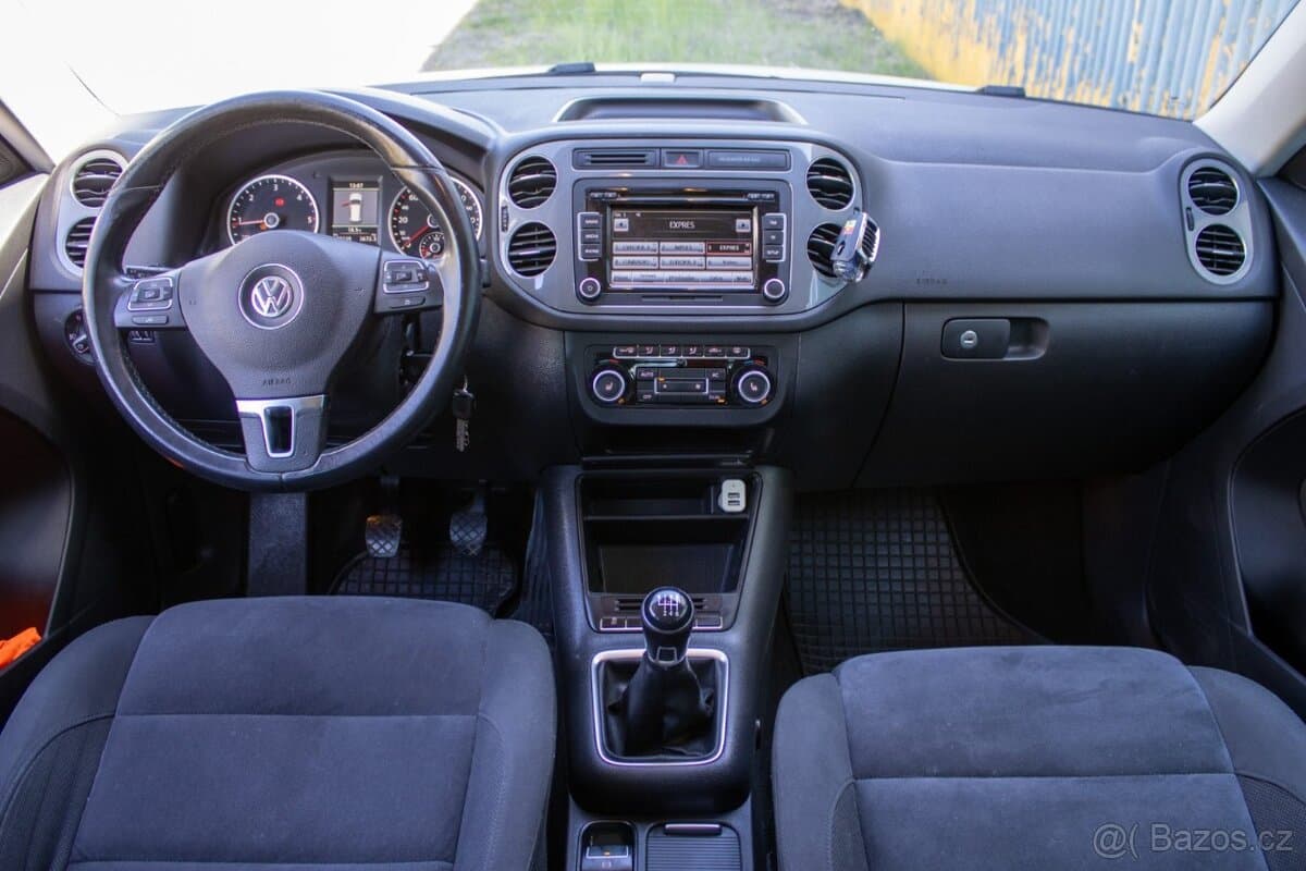 2012 Volkswagen TIGUAN - 11