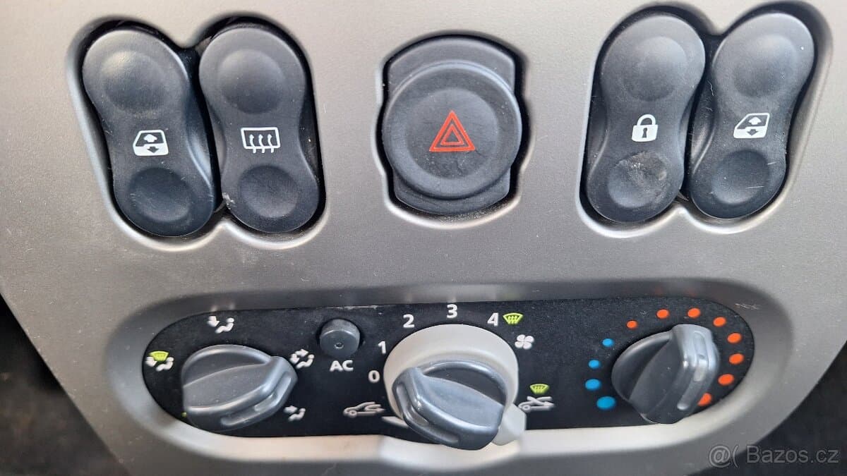 2010 Dacia SANDERO - 11