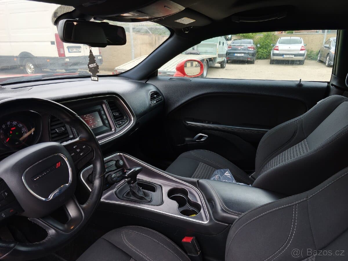 2016 Dodge CHALLENGER - 11