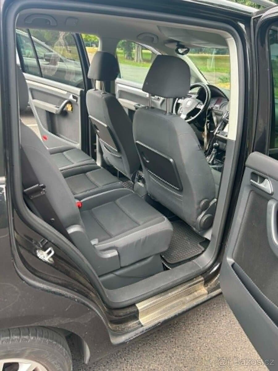 Volkswagen TOURAN - 11