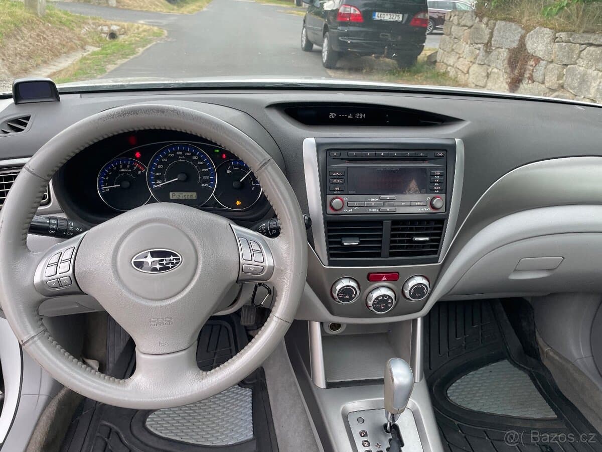 2011 Subaru FORESTER - 11