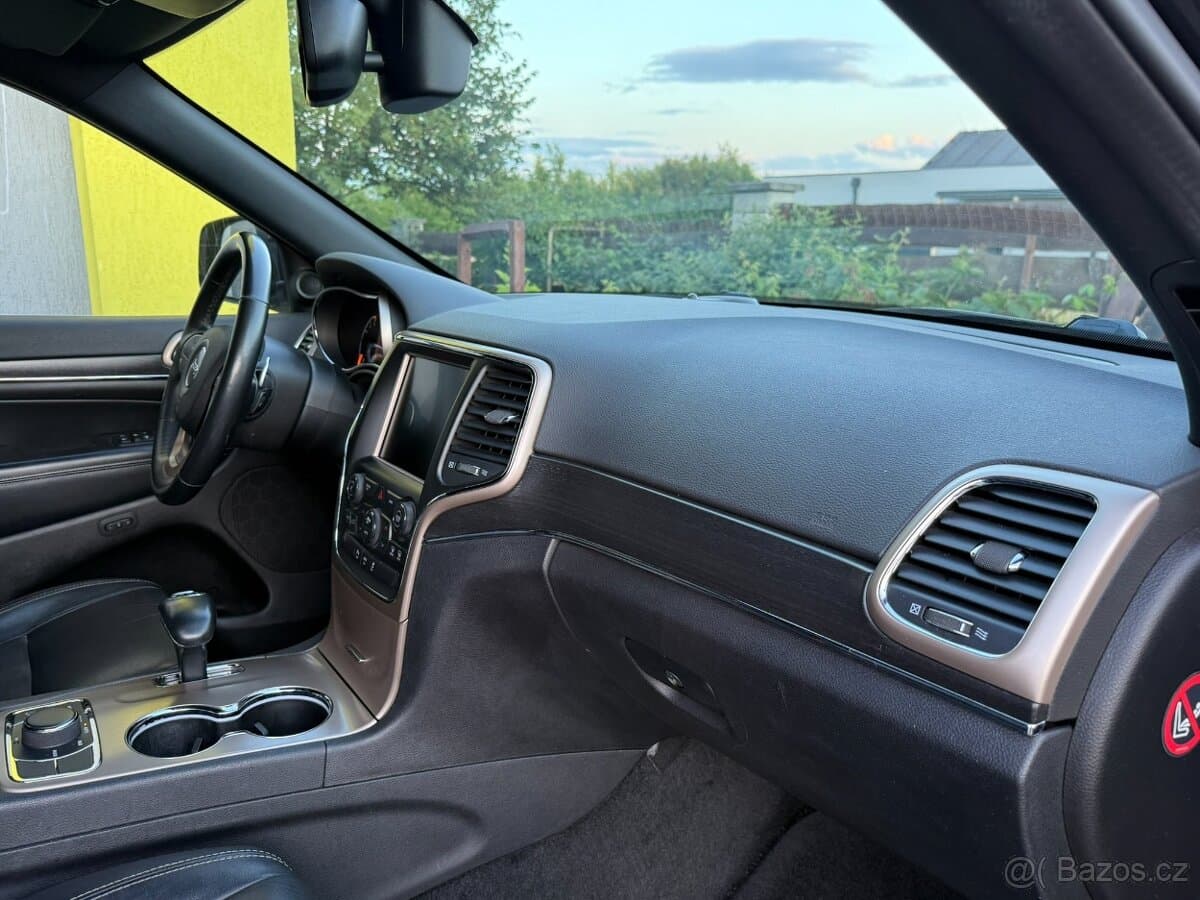 2015 Jeep CHEROKEE - 11
