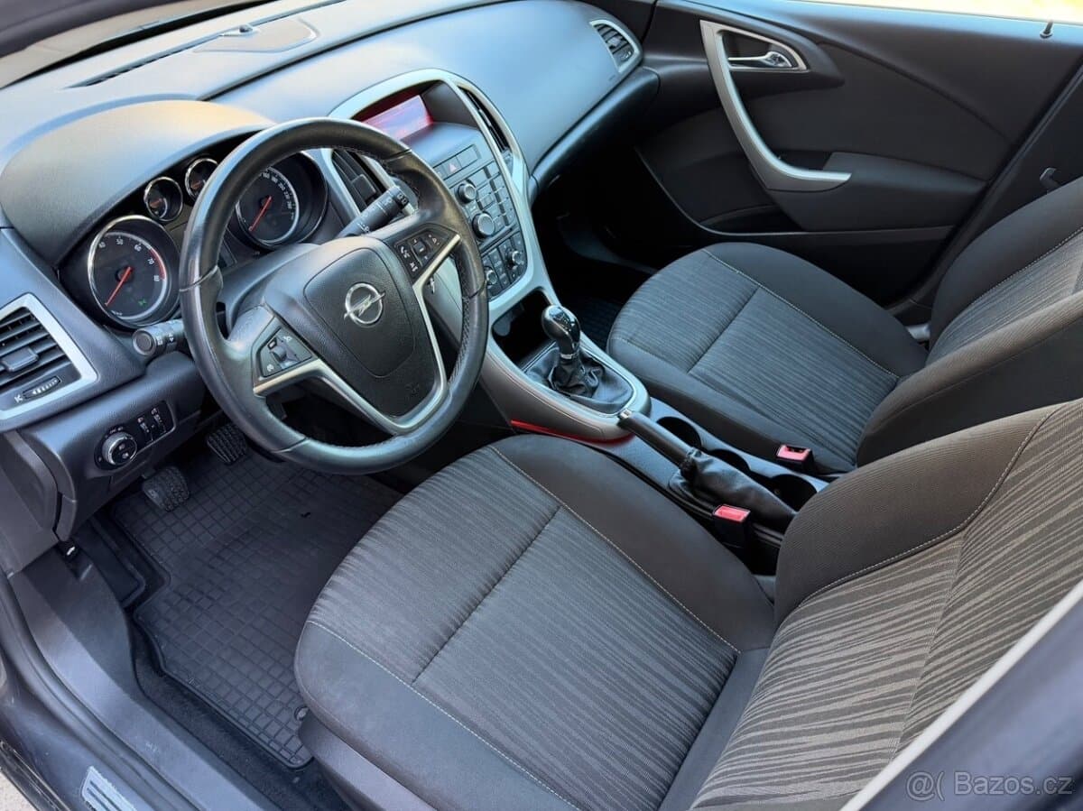 2010 Opel ASTRA - 11