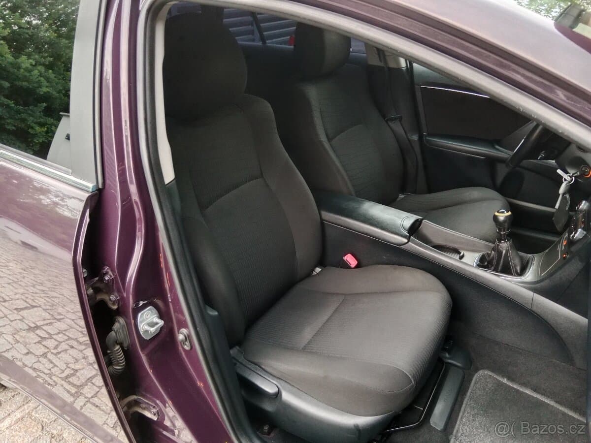2010 Toyota AVENSIS - 11