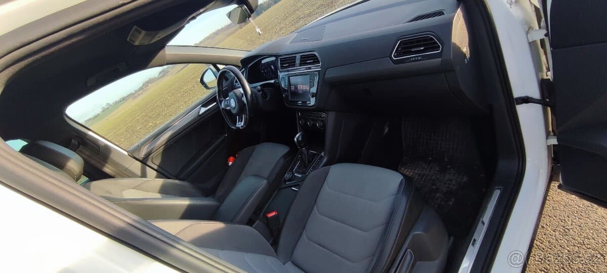 2016 Volkswagen TIGUAN - 11