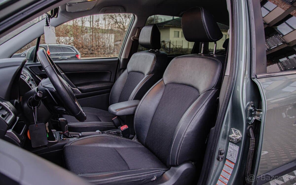 2017 Subaru FORESTER - 11