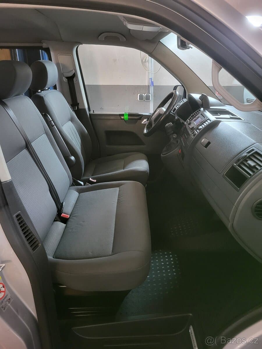 Volkswagen CARAVELLE - 11