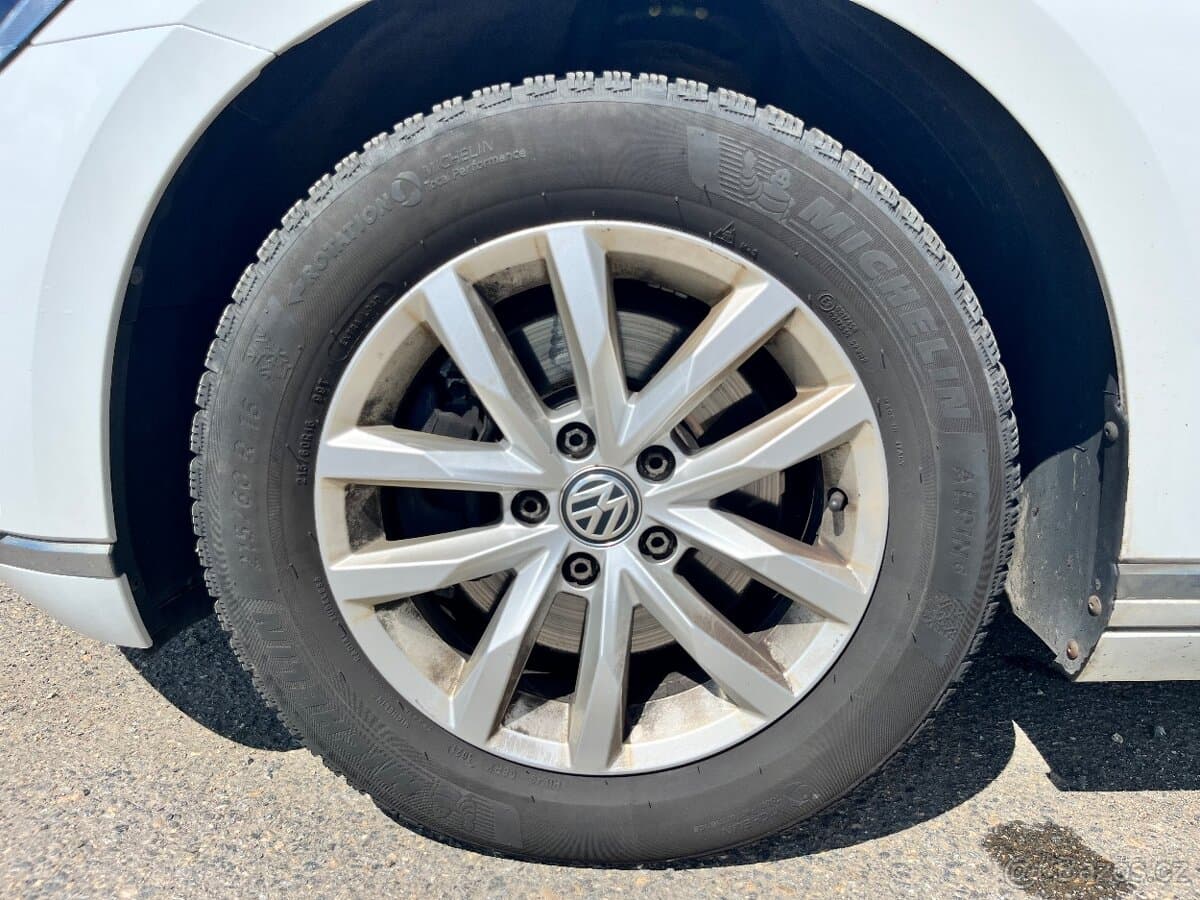 2017 Volkswagen PASSAT - 11