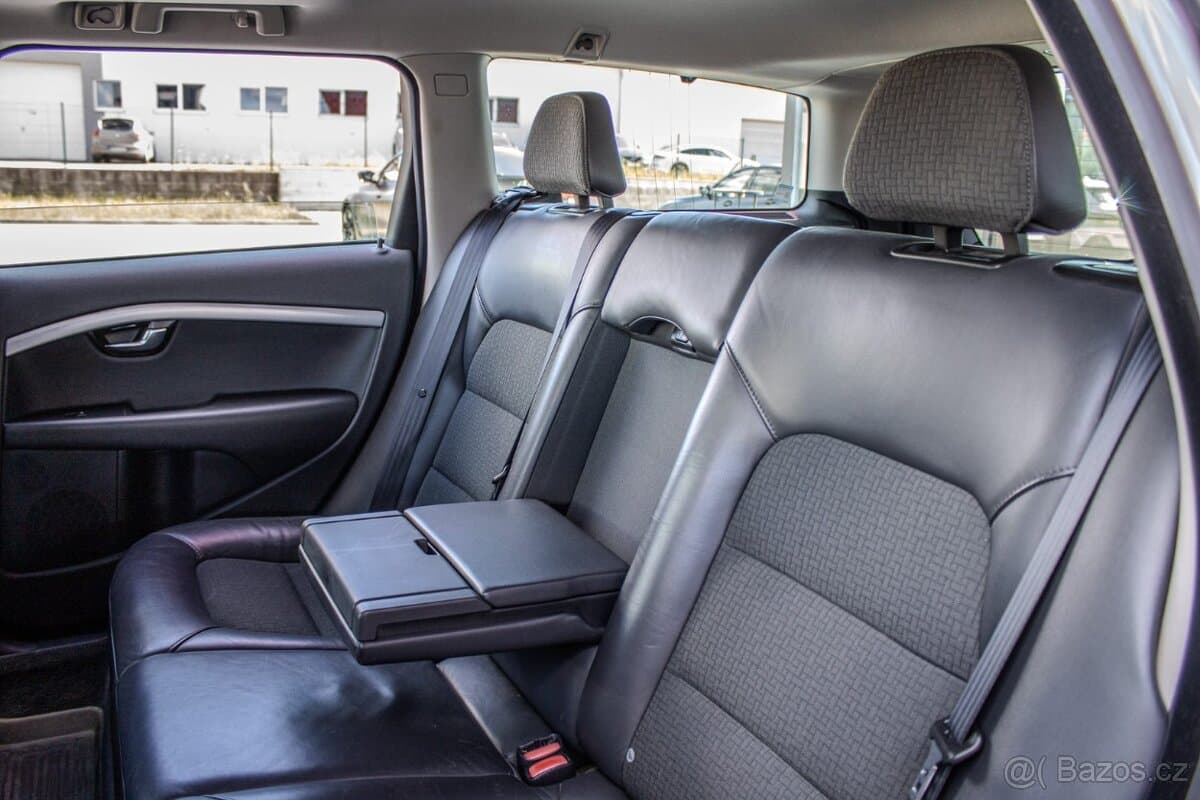 2016 Volvo V70 - 11