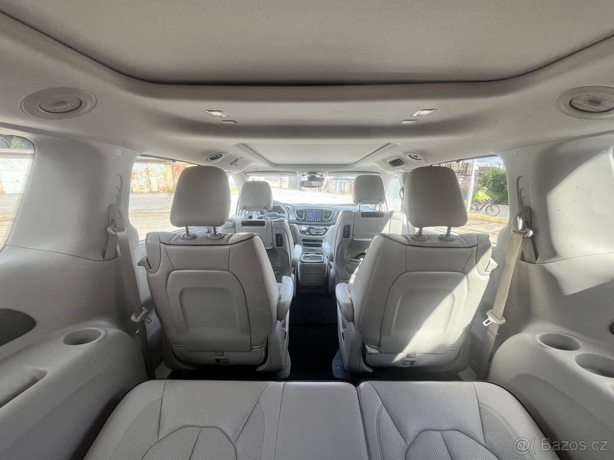 2018 Chrysler PACIFICA - 11