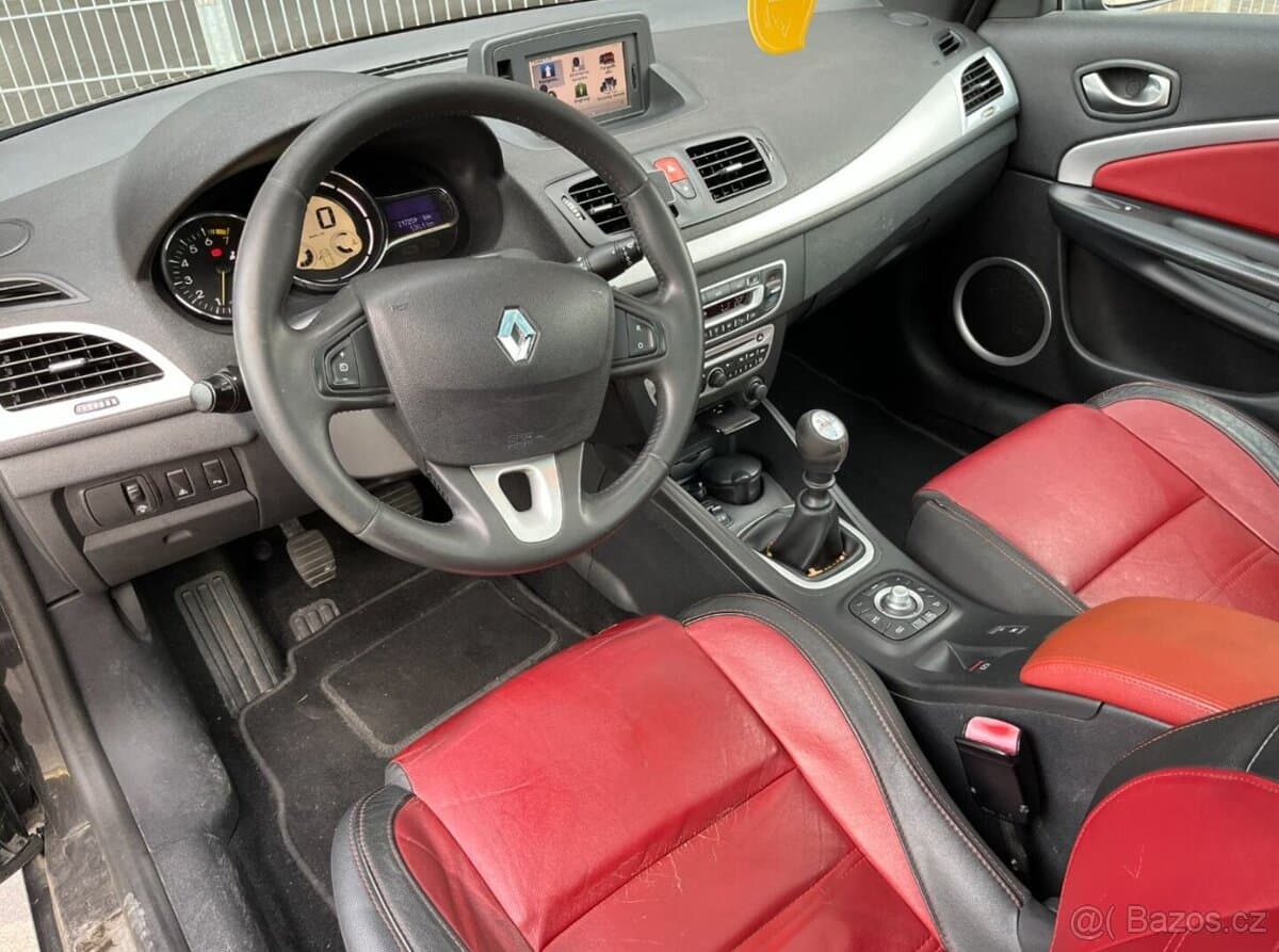 2010 Renault MEGANE - 11