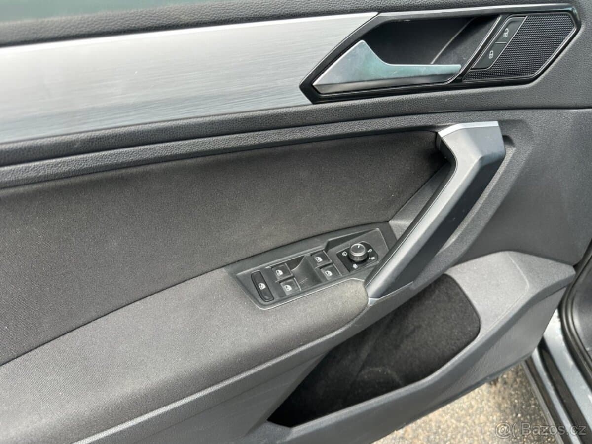 2016 Volkswagen TIGUAN - 11