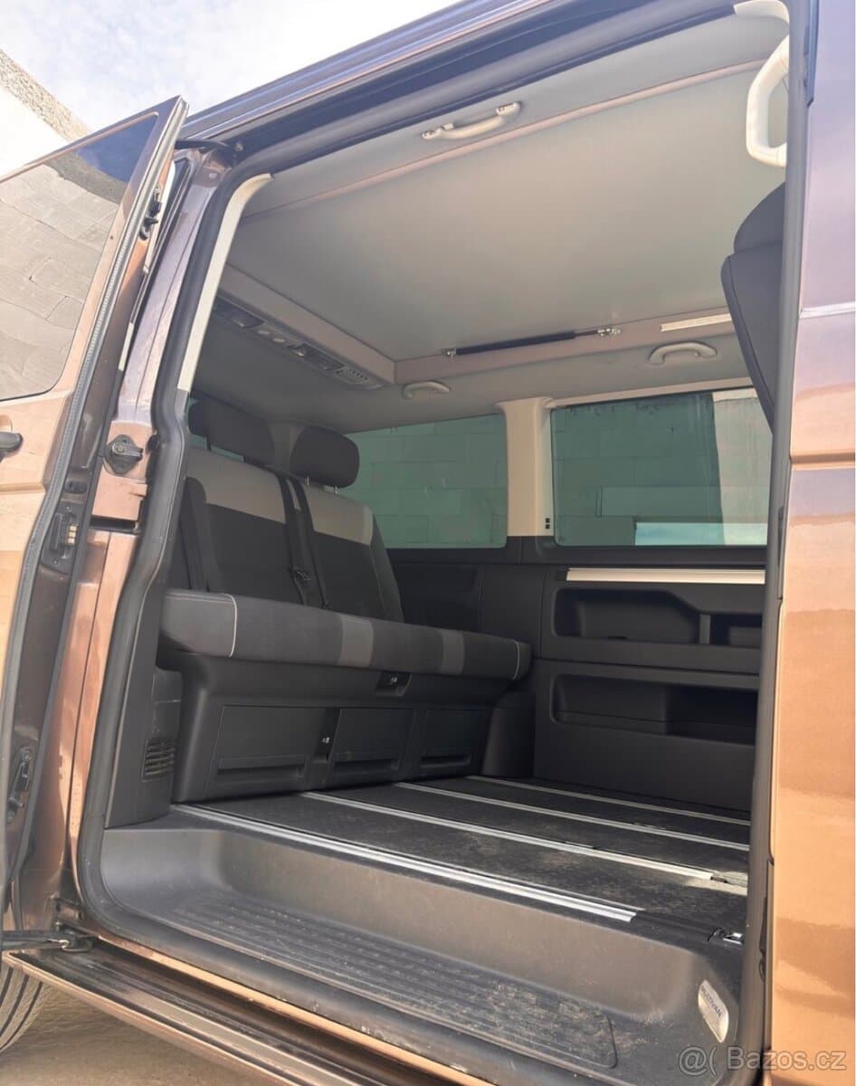 2011 Volkswagen MULTIVAN - 11