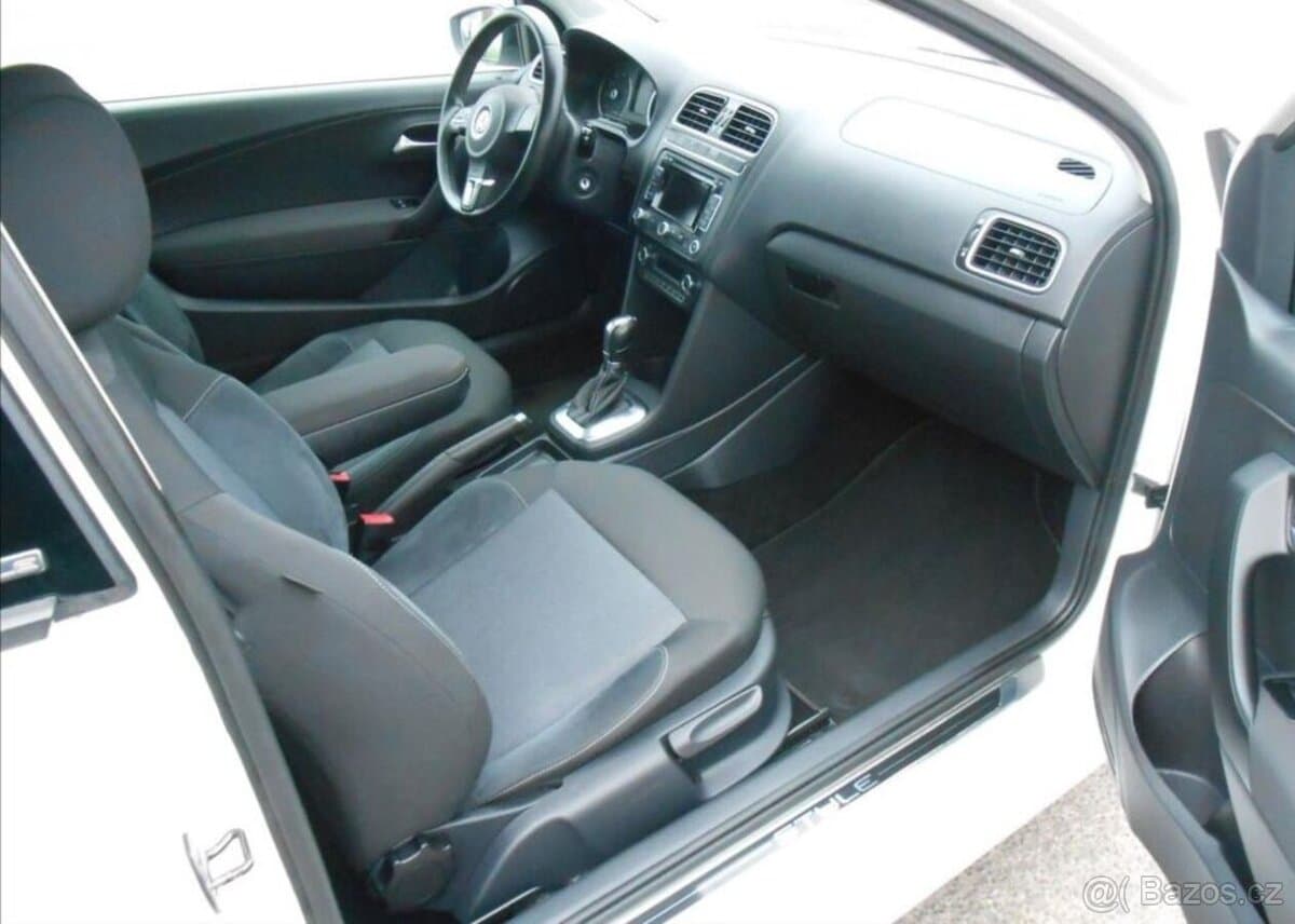 2011 Volkswagen POLO - 11