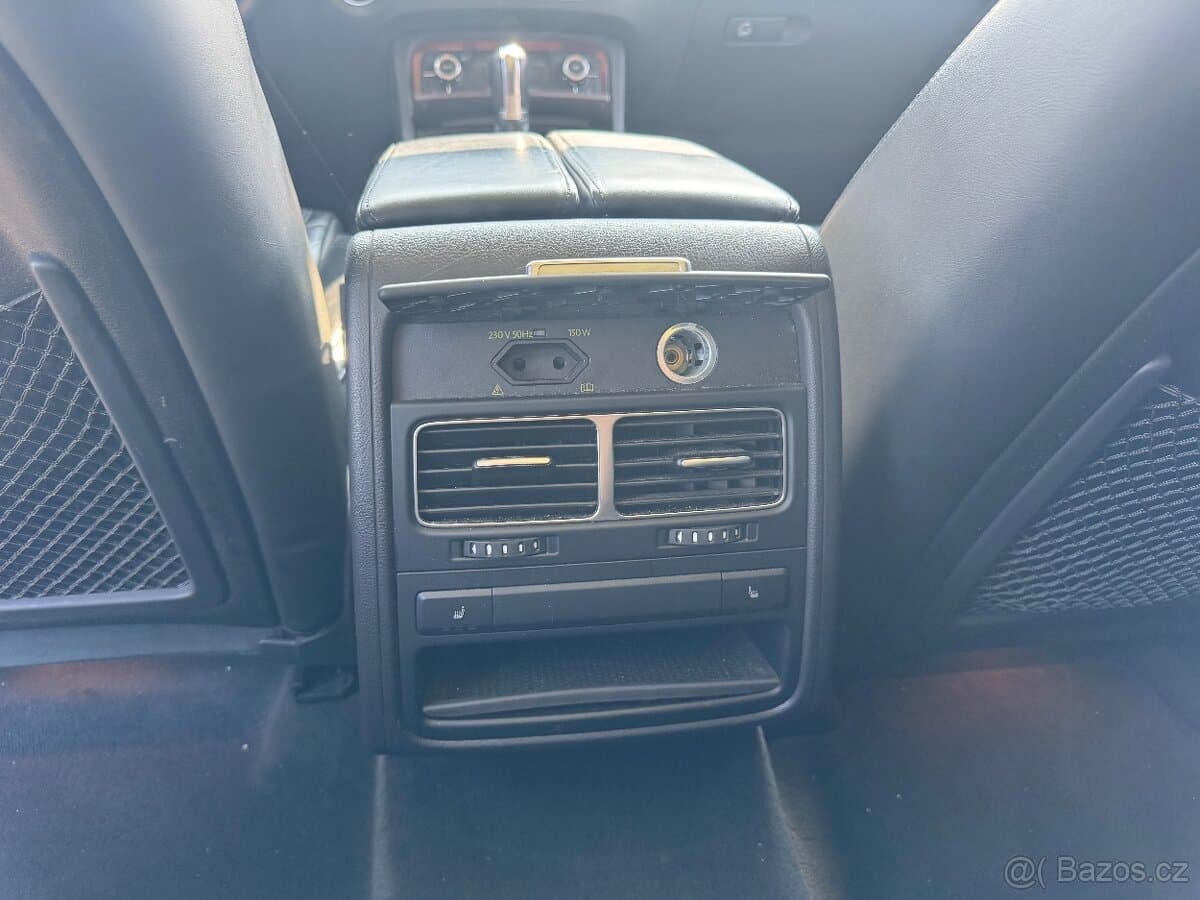 2010 Volkswagen TOUAREG - 11