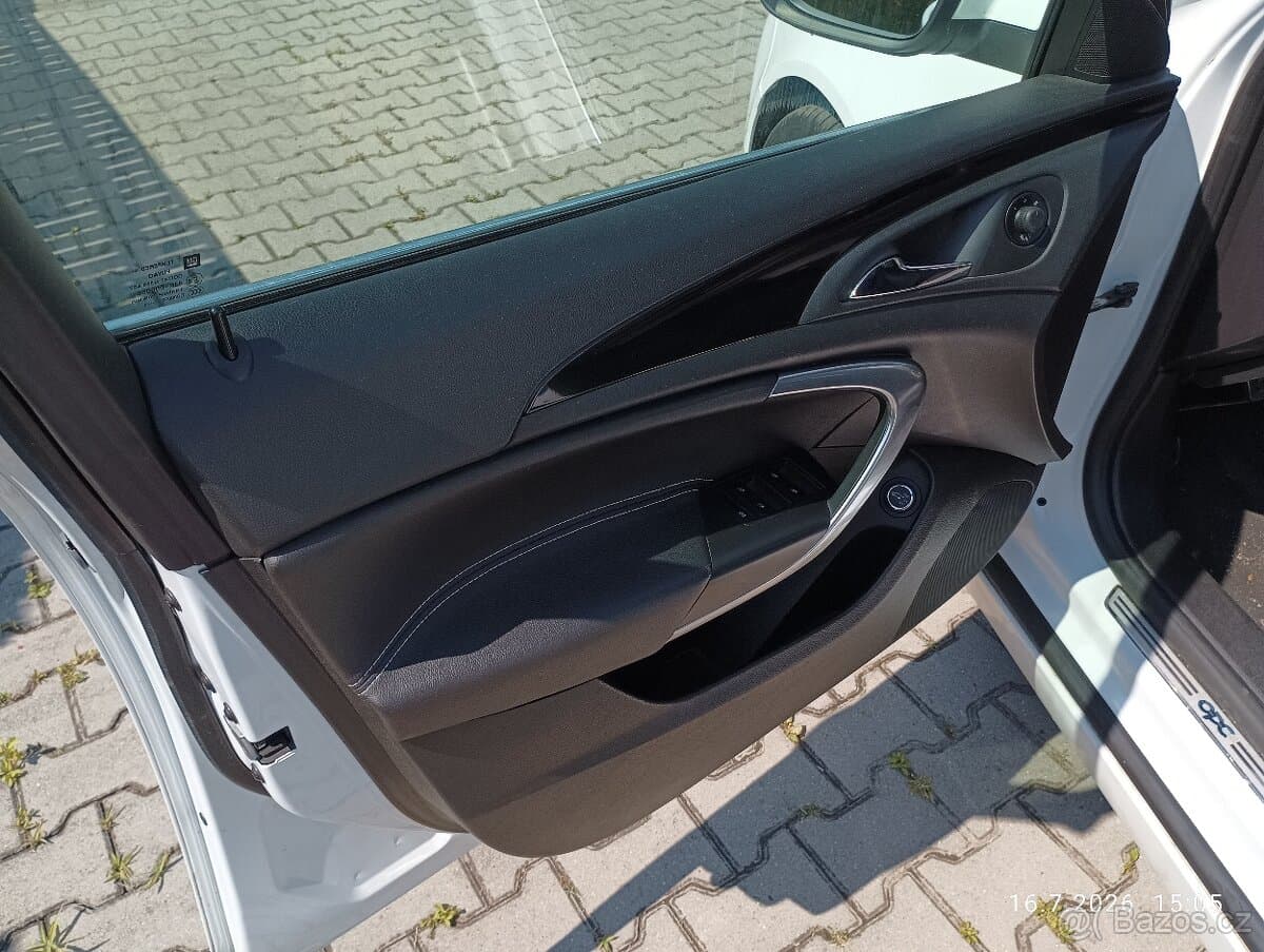 2011 Opel INSIGNIA - 11
