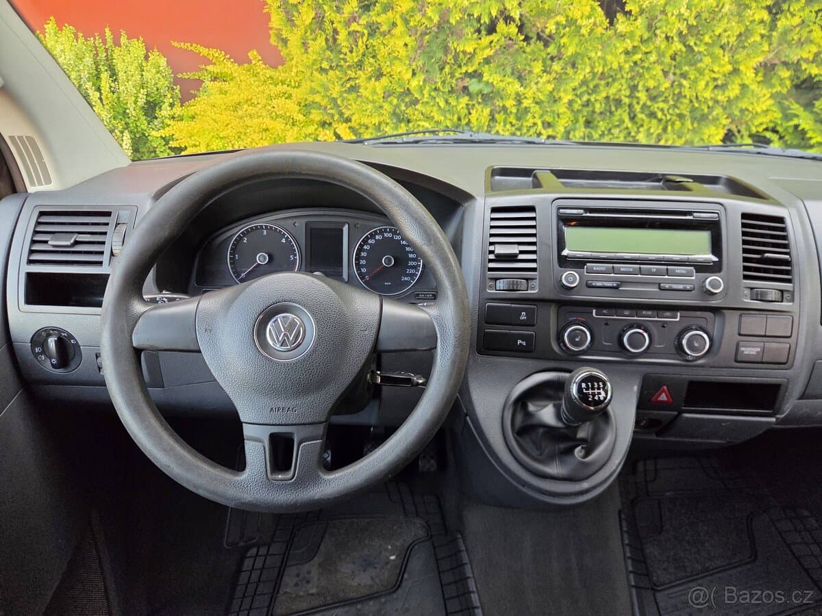 2010 Volkswagen MULTIVAN - 11