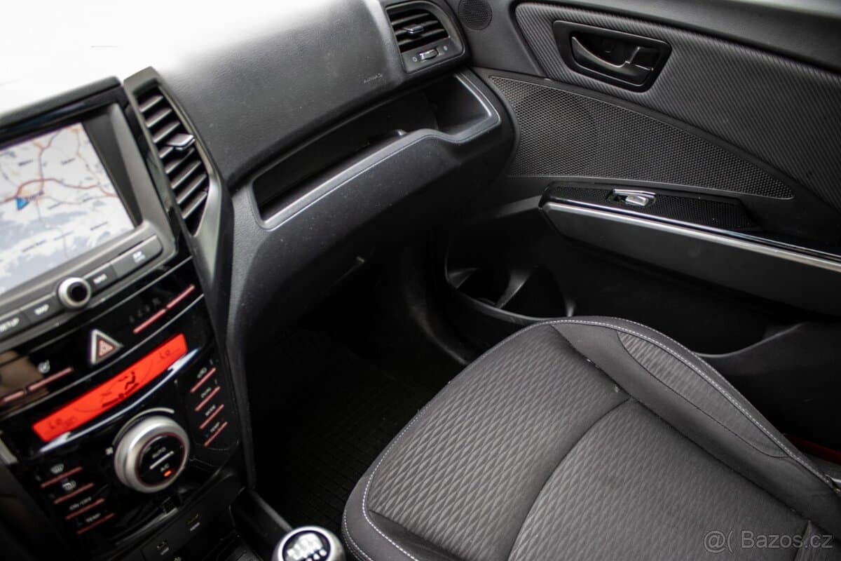 2018 SsangYong XLV - 11