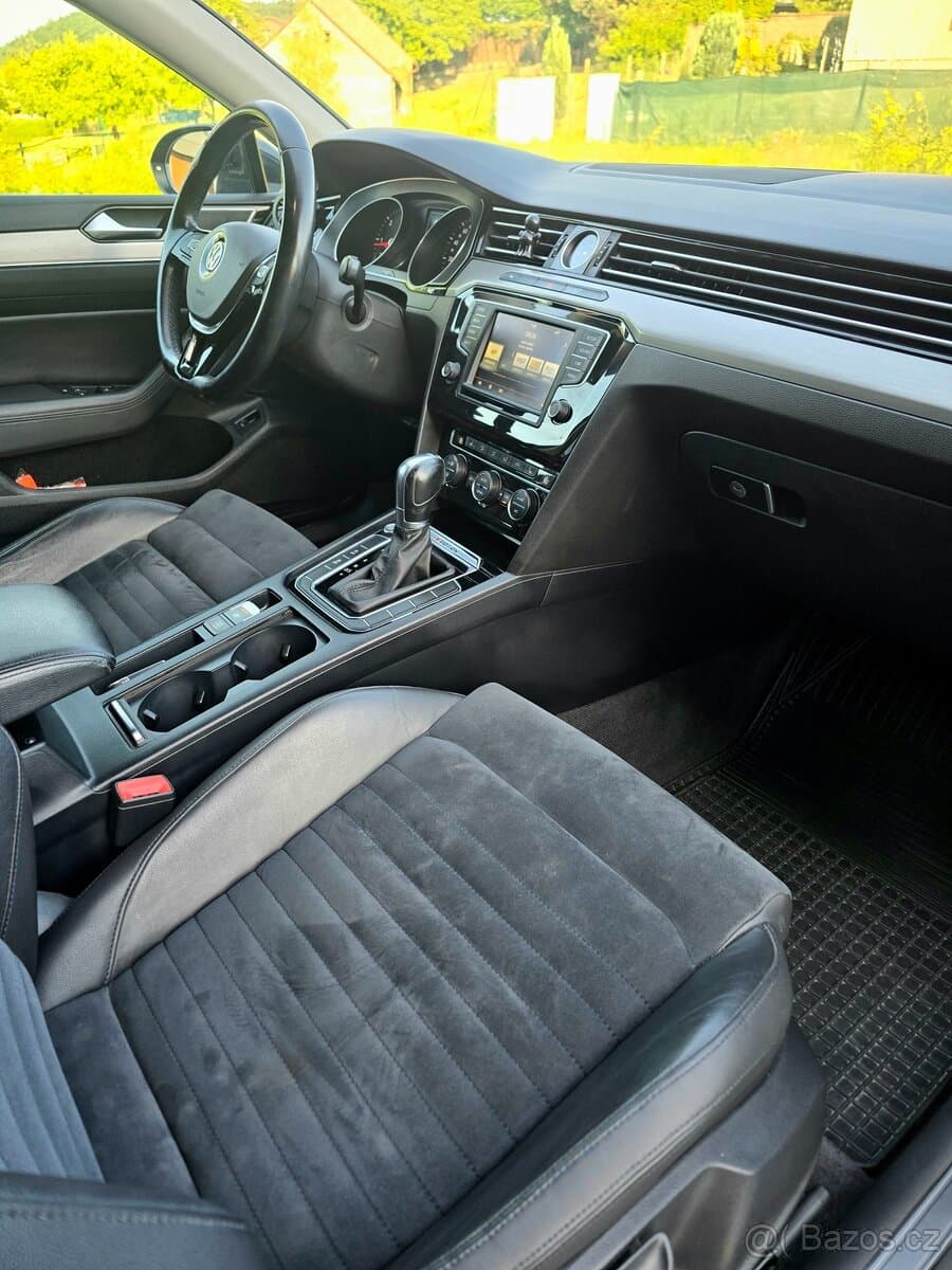 2015 Volkswagen PASSAT - 11