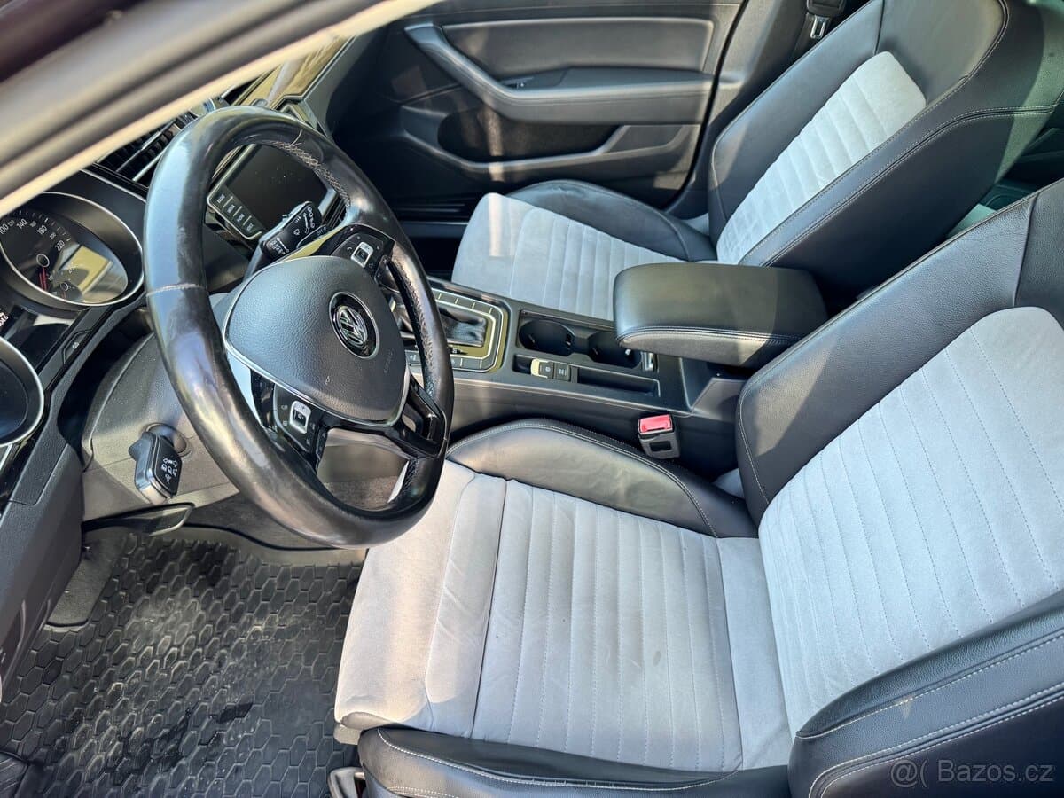 2015 Volkswagen PASSAT - 11
