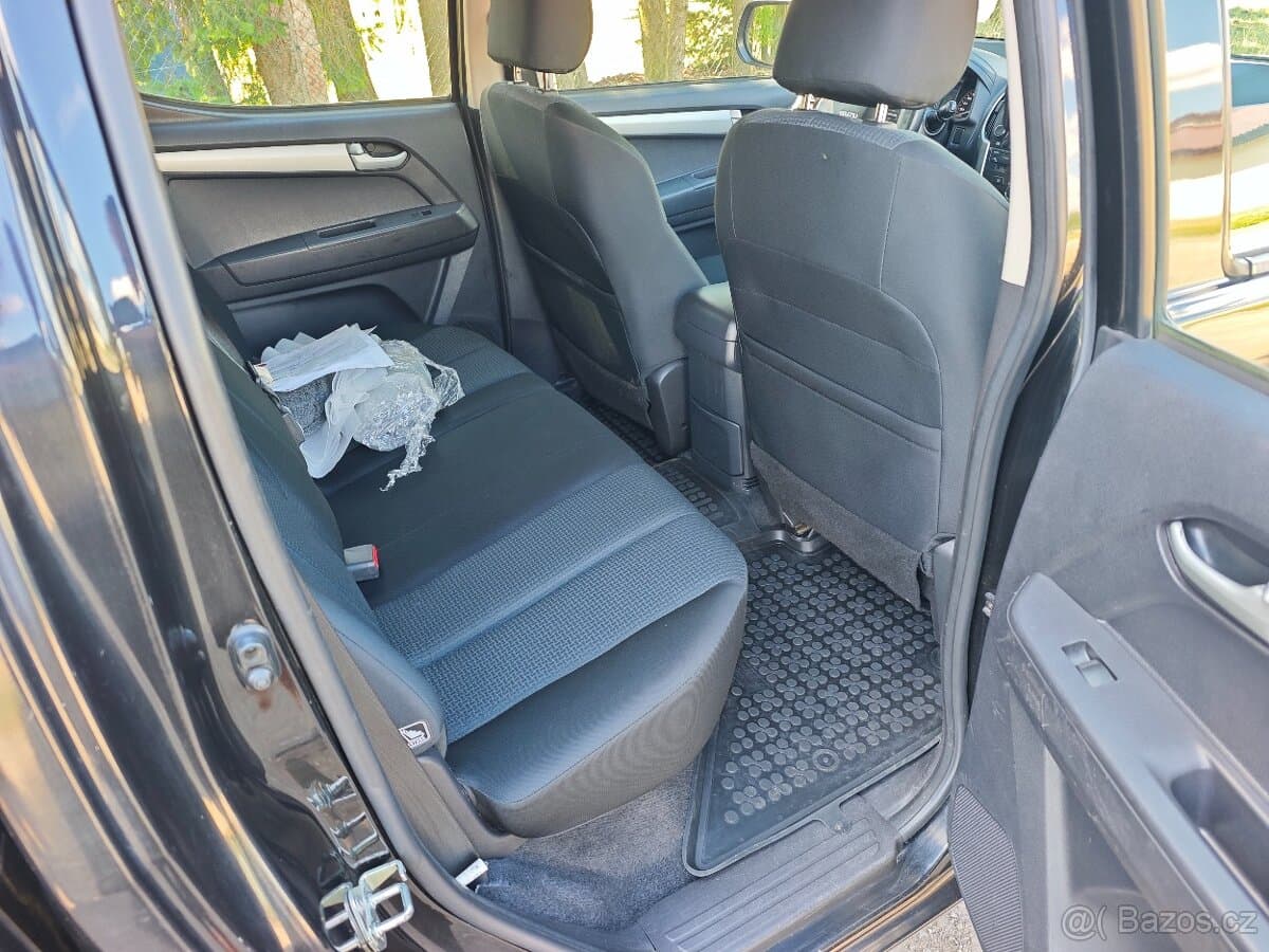 2015 Isuzu D-MAX - 11