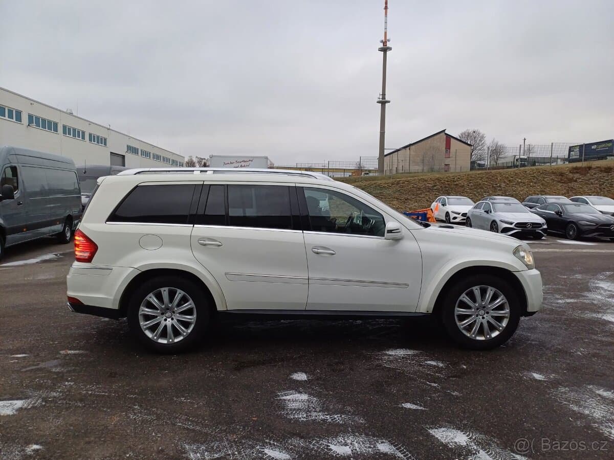 2012 Mercedes-Benz GL - 11
