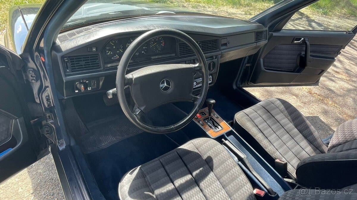 1988 Mercedes-Benz 190 - 11