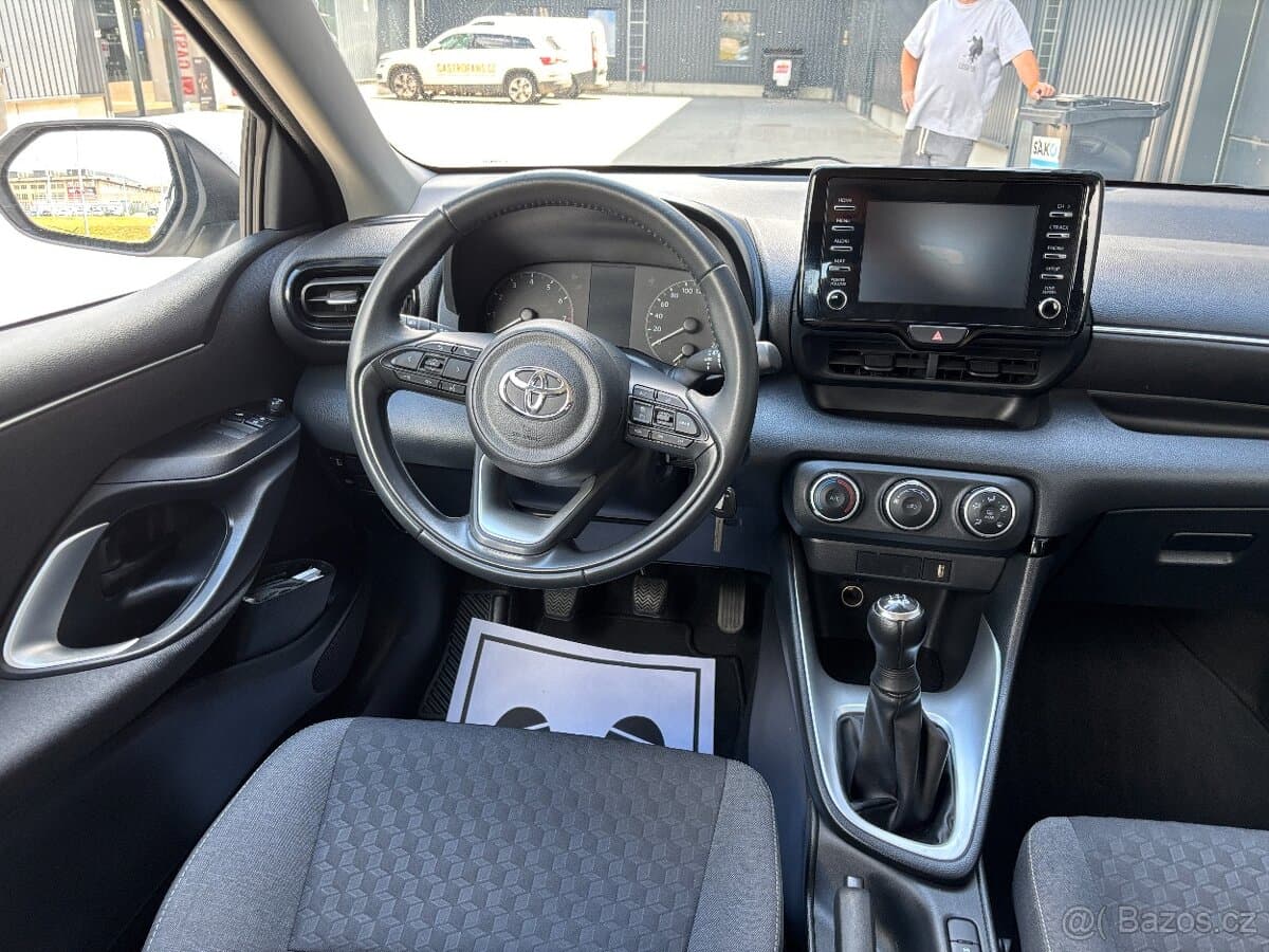 2023 Toyota YARIS - 11