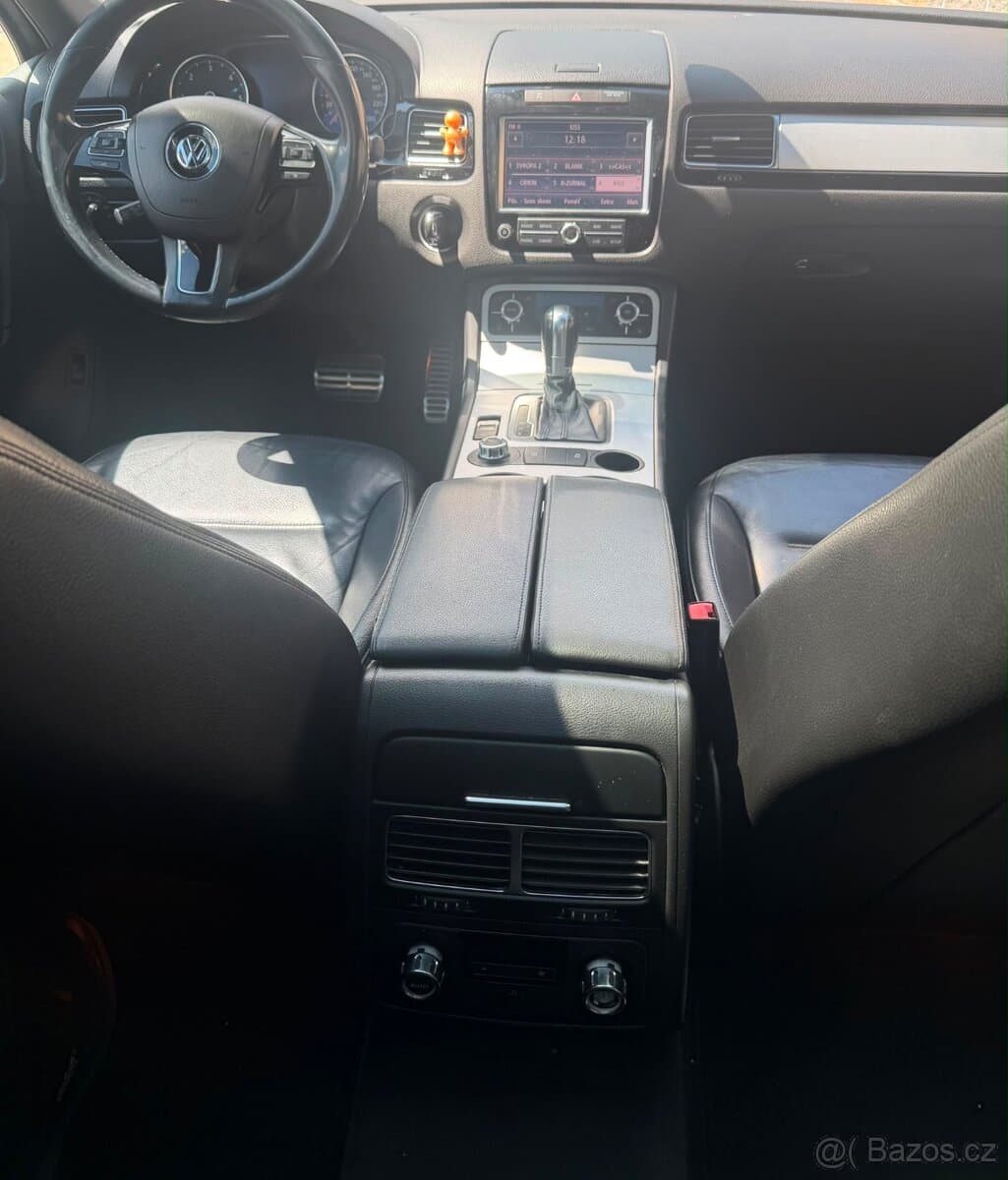 2011 Volkswagen TOUAREG - 11