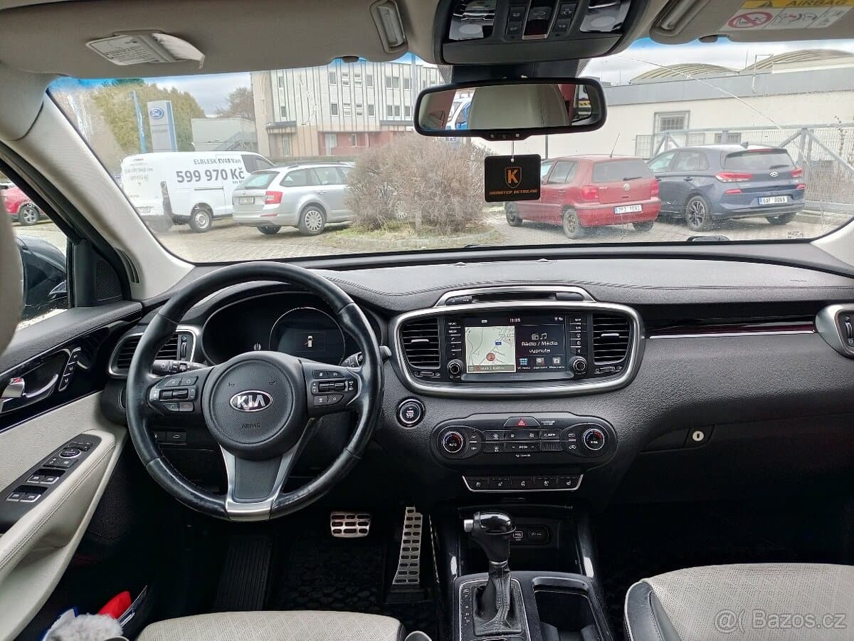 2016 Kia SORENTO - 11