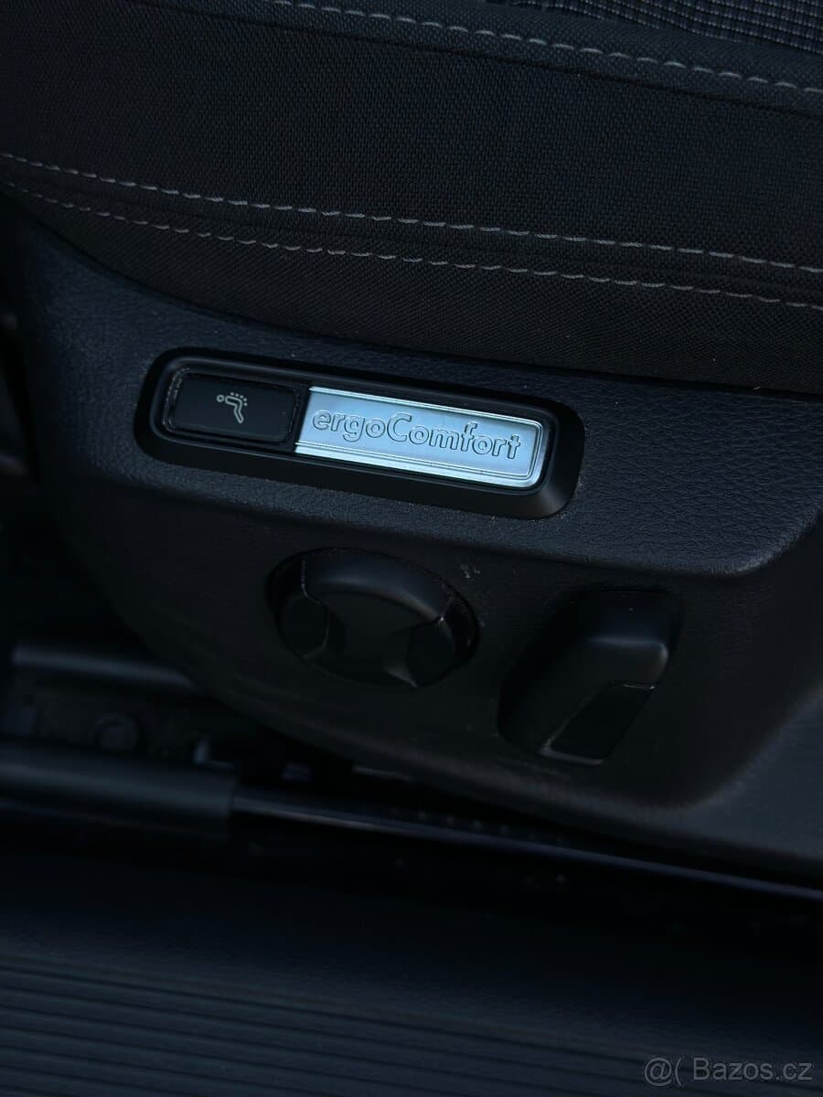 2017 Volkswagen PASSAT - 11