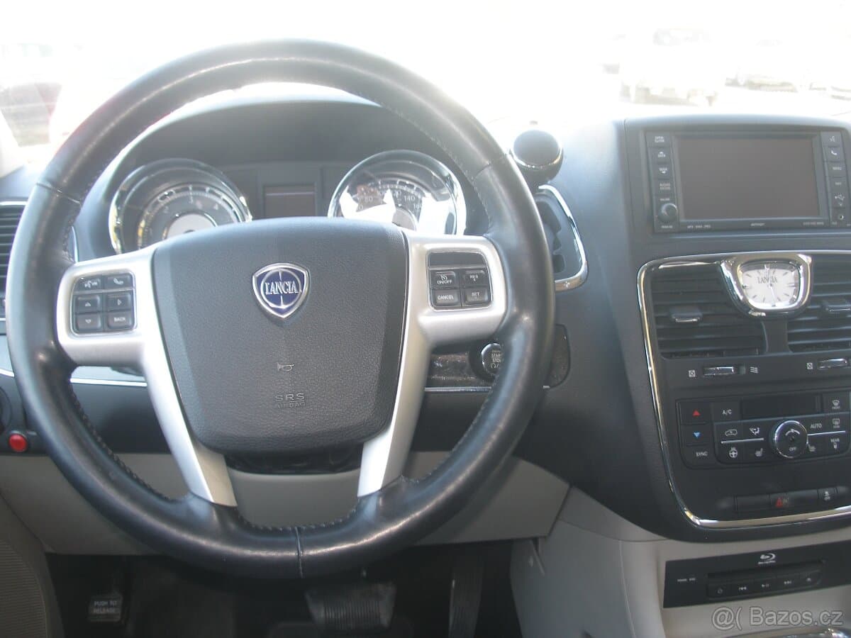 Lancia VOYAGER - 11