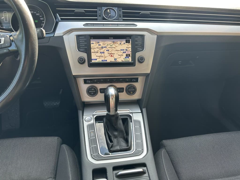 2015 Volkswagen PASSAT - 11